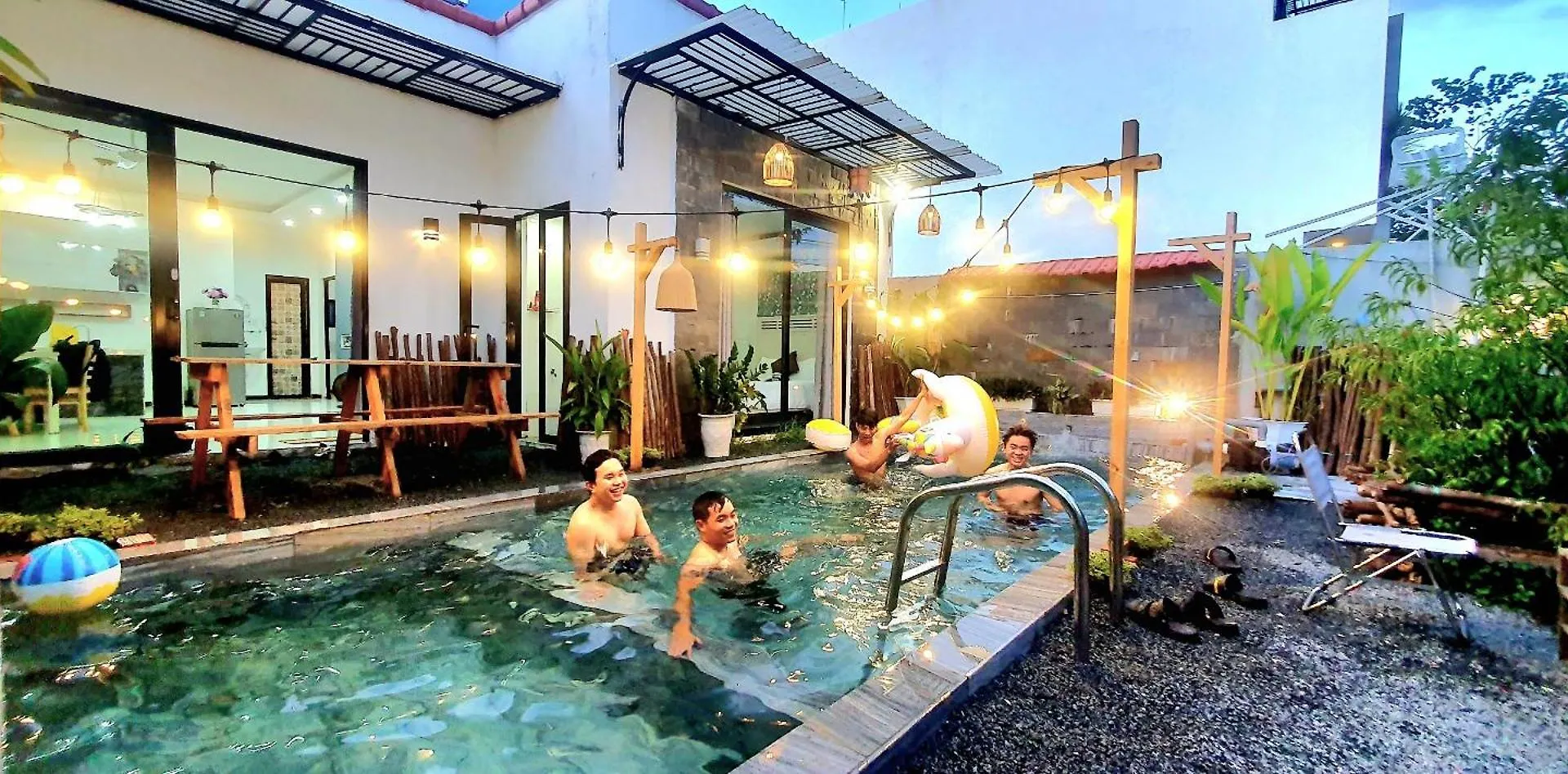Villa 68 4Br Free Pick-Up Airport & Billiards Close To My Khe Beach Da Nang Vietnam