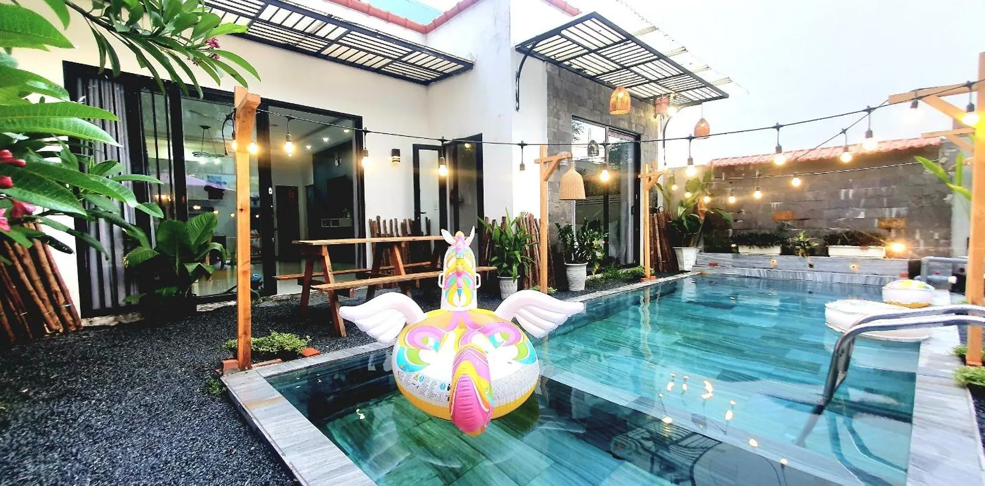 Villa 68 4Br Free Pick-Up Airport & Billiards Close To My Khe Beach Da Nang